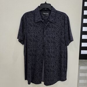Calvin Klein Men's Navy Patterned Shirt Size M